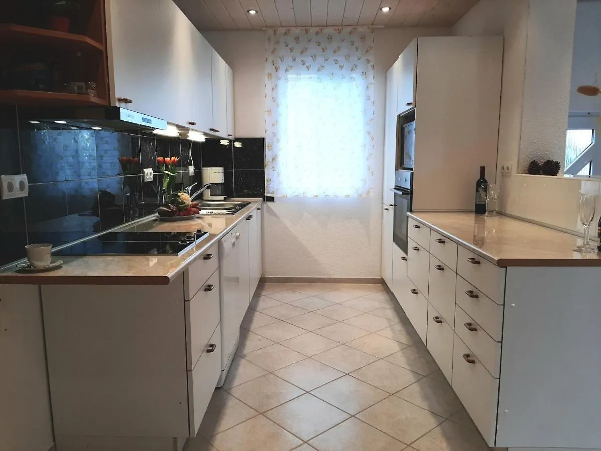 Adria Dream: Seaside Villa with Pool in Istrian Liznjan