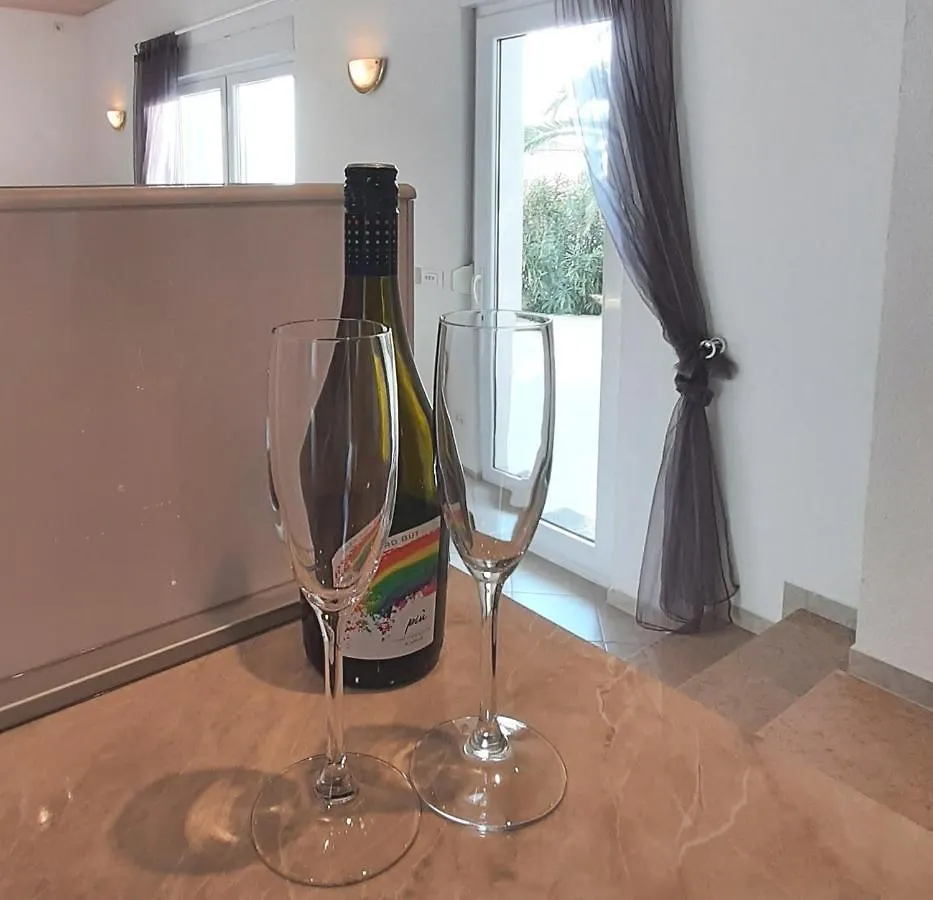 Apartment Adria Dream: Seaside Villa with Pool in Istrian Liznjan Croatia