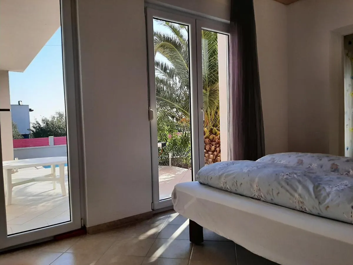 Adria Dream: Seaside Villa with Pool in Istrian Liznjan